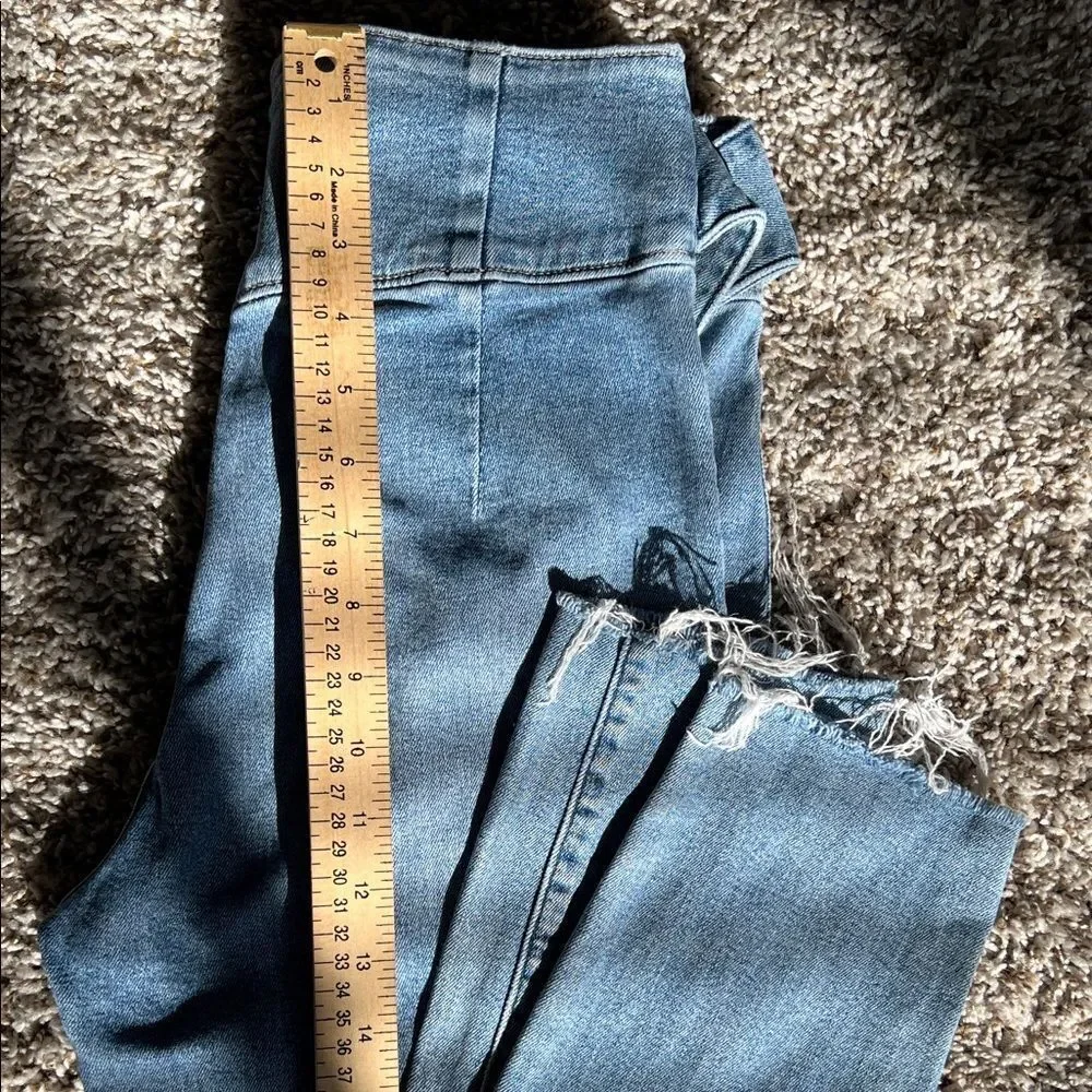 Abercrombie & Fitch  Ultra High-Rise Super Skinny Ankle Jeans in Size 6/ 28